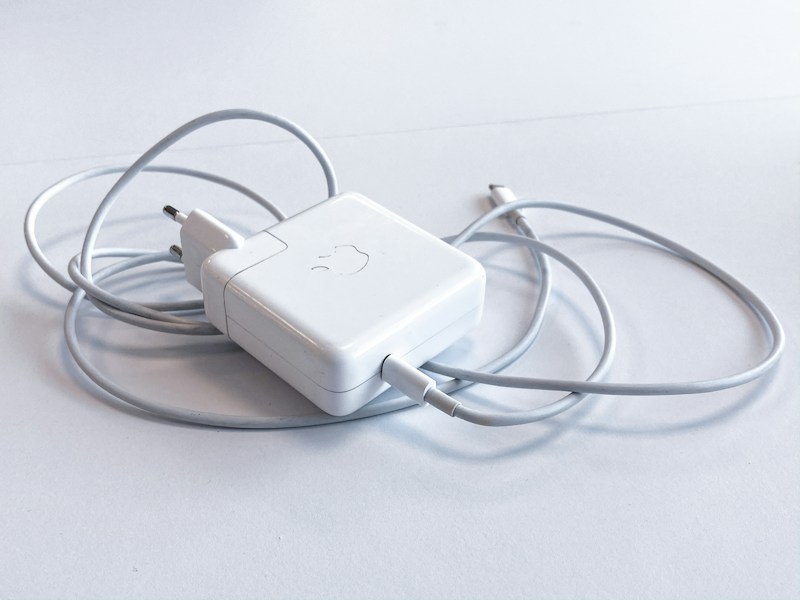 High-Speed 65W GaN Fast Charger Adapter